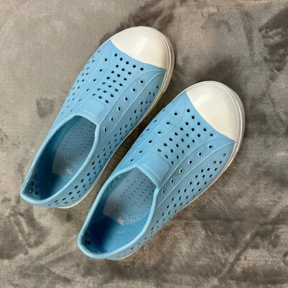 Crewcuts Water Shoes Sandals Rubber Sneaker Perforated Blue Boys Youth 2 Big Kid